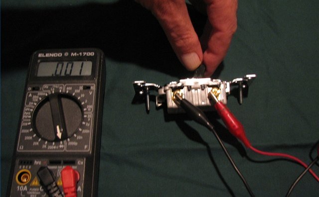 Figure 31 - Testing 25mm push button switch at OFF position