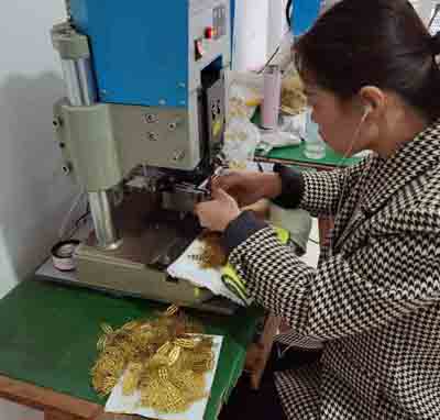 SPST push button switch riveting