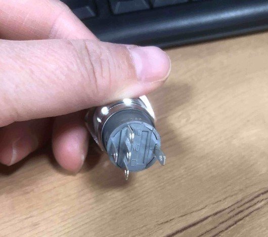 SPDT push button switch