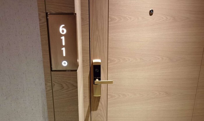 Momentary push button switch doorbel application