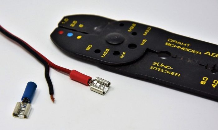 Figure 16 Crimp tool