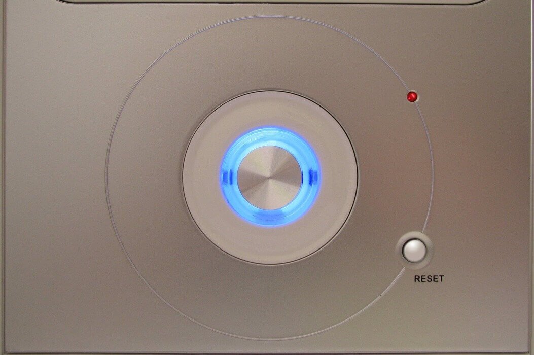 Front panel push button switch of a computer