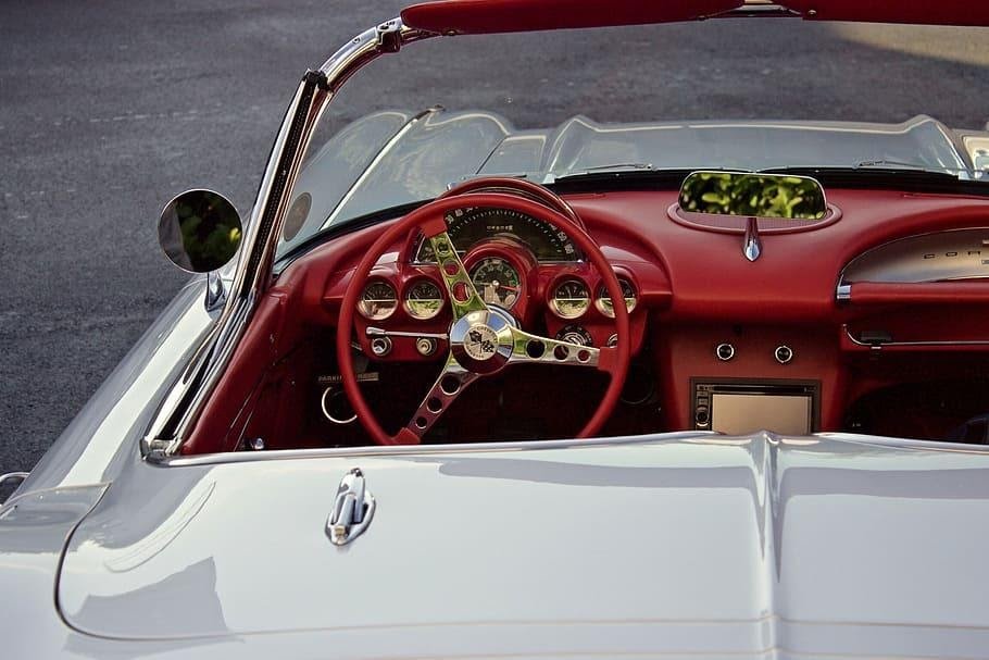Example of push button on off in a vintage car