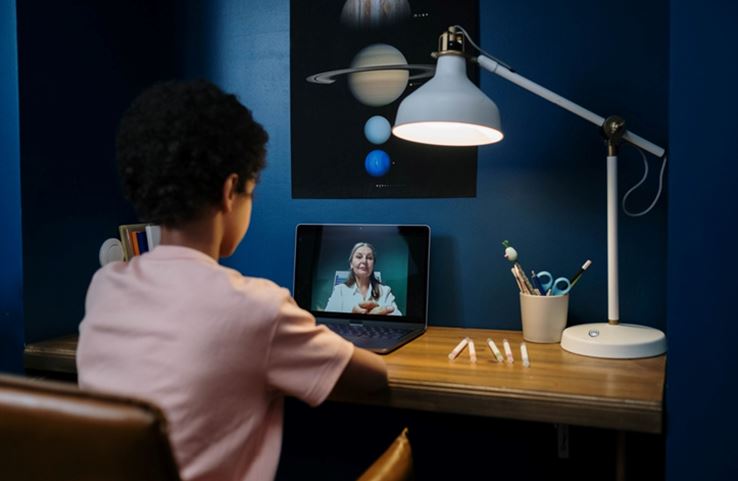 Desk lamp with 10mm push button switch