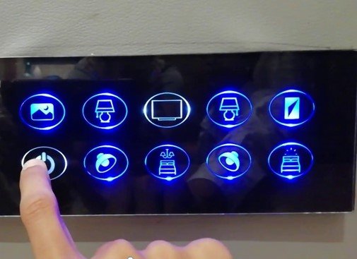 Illuminated capacitive switch
