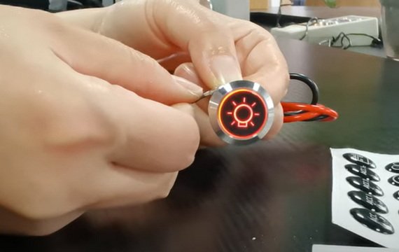 4- Tri-colr Backlit Led