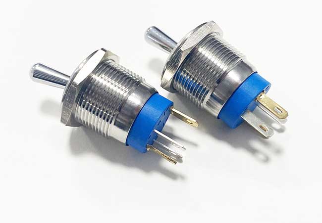 5- Waterproof 19mm Toggle Switch