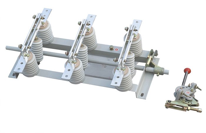 figure 4 What Is the Difference in Application Scope between Switches and Circuit Breakers-isolating switch