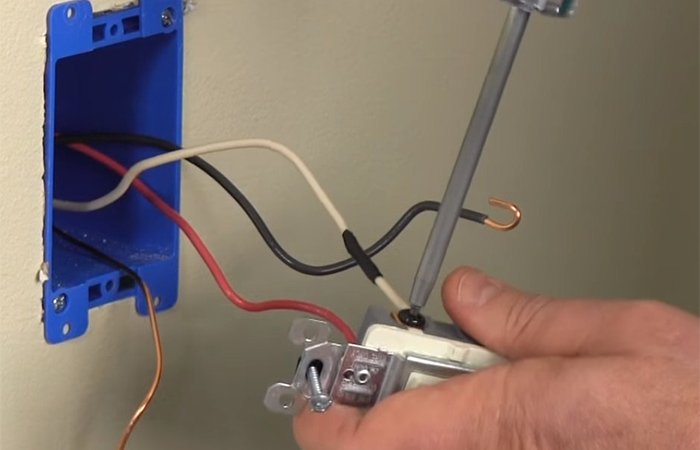 figure2 What’s Difference between Single Pole and Double Pole-Difference in Wiring