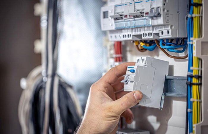 What Happens If A Circuit Breaker Fails Without Tripping