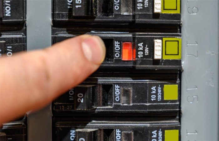 the circuit breaker keeps tripping