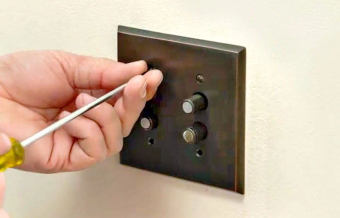 更换旧式按钮电灯开关