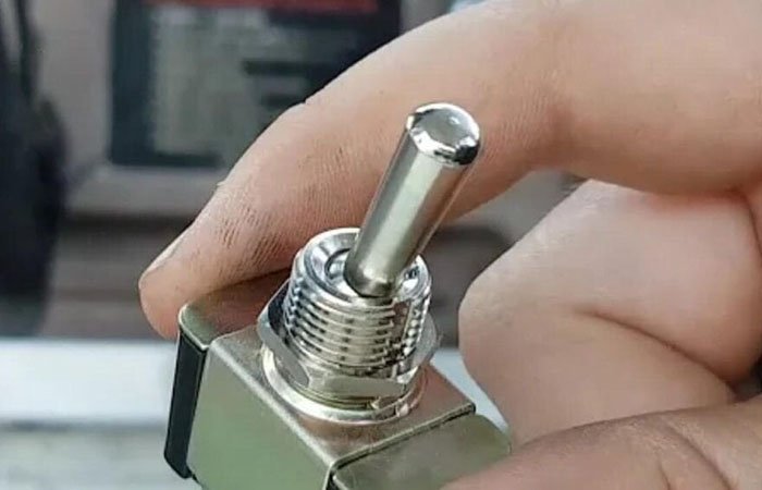 how to wire a two way toggle switch